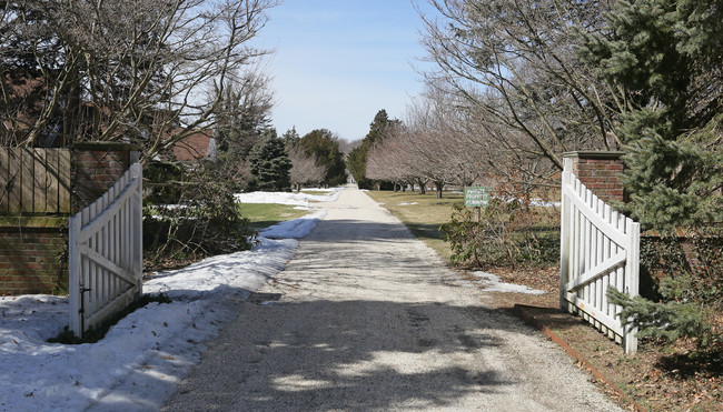 Bumpstead House Apartments in Cold Spring Harbor, NY - Building Photo - Building Photo