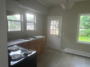 24 Market St, Unit 1 in Ellenville, NY - Building Photo - Building Photo