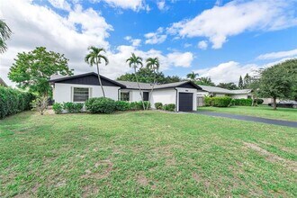 2416 NW 98th Ln in Coral Springs, FL - Building Photo - Building Photo