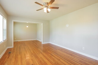 1000 Park Pl in Center Point, AL - Building Photo - Building Photo