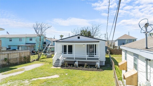 property at 2207 Hollywood Ave