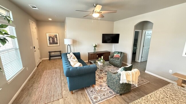 1867 W Roby Ave in Porterville, CA - Building Photo - Building Photo