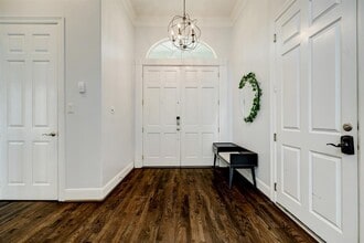 4626 Braeburn Dr in Bellaire, TX - Foto de edificio - Building Photo