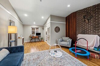 2537 166th Ave SE in Bellevue, WA - Building Photo - Building Photo