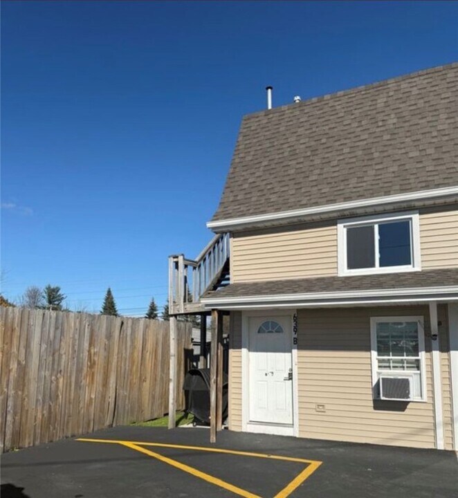 639 Phillips Rd in Webster, NY - Building Photo