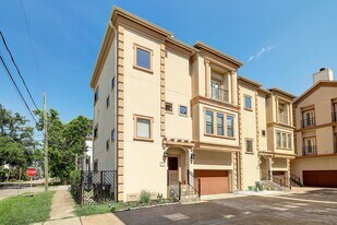 5701 Kiam St in Houston, TX - Building Photo