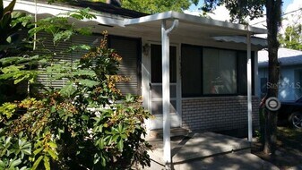 1369 18th St in Sarasota, FL - Building Photo