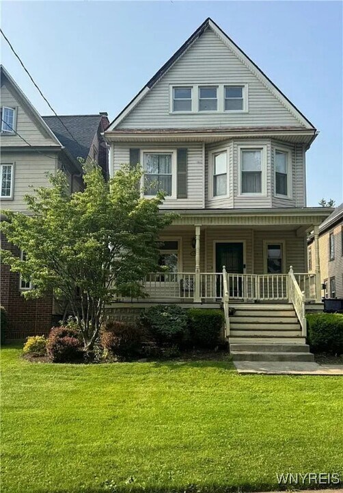1317 McKinley Pkwy in Buffalo, NY - Building Photo