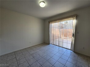 10244 Tree Bark St in Las Vegas, NV - Foto de edificio - Building Photo