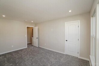 6136 Old Rosebud Dr in Morrow, OH - Building Photo - Building Photo