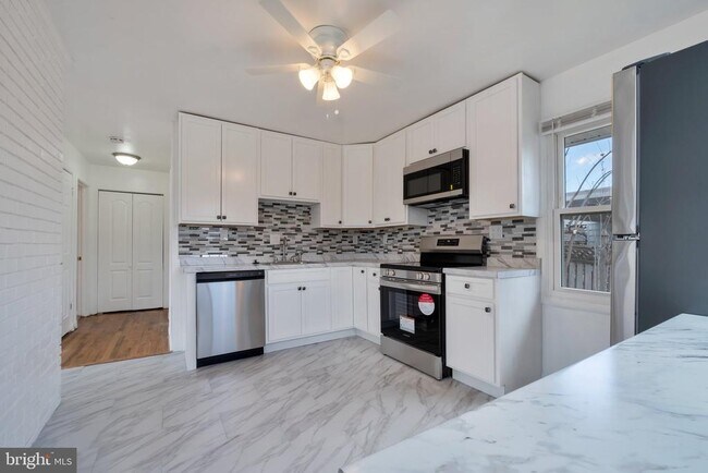 12901 Ardennes Ave in Rockville, MD - Foto de edificio - Building Photo