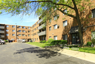 Spring Hill Villa in Cleveland, OH - Building Photo - Building Photo