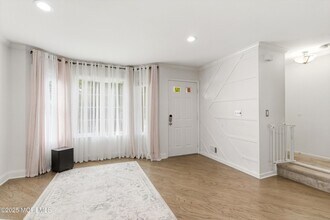 19 Horseshoe Ct in Tinton Falls, NJ - Building Photo - Building Photo