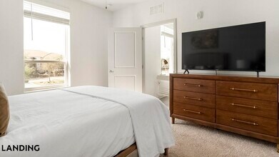 9301 Summit Centre Way in Orlando, FL - Building Photo - Building Photo