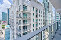 227 NE 2nd St, Unit 2306 in Miami, FL - Foto de edificio - Building Photo