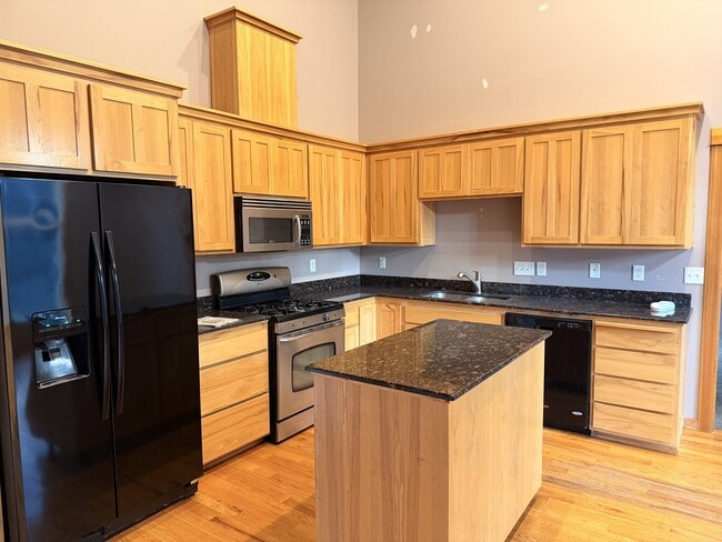 139 Max Loop in Talent, OR - Building Photo - Building Photo