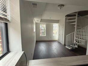 590 Parkview Dr in Detroit, MI - Building Photo - Building Photo