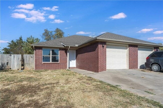322 E Southern Trace Dr in Rogers, AR - Building Photo - Building Photo
