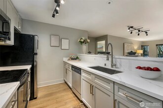 1550 Eastlake Ave E in Seattle, WA - Building Photo - Building Photo