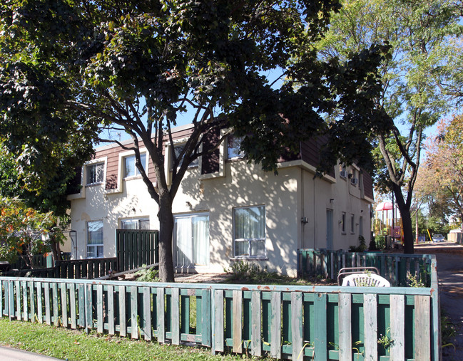 1878 Sheppard Ave W in Toronto, ON - Building Photo - Primary Photo