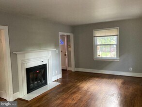 306 E Oak St in Alexandria, VA - Building Photo - Building Photo