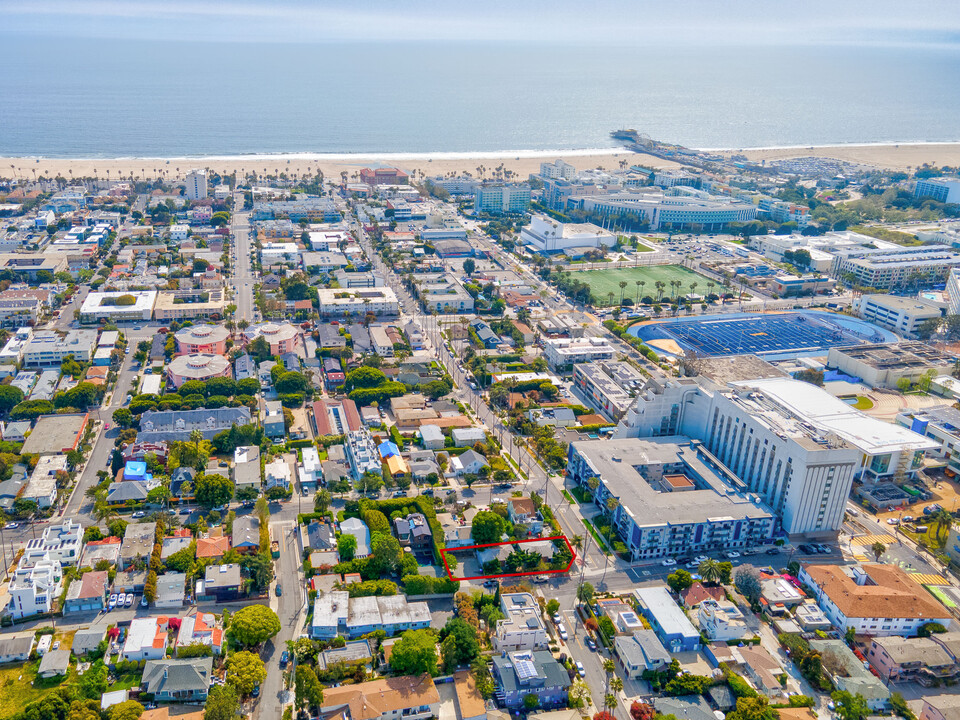 1940 6th St in Santa Monica, CA - Building Photo