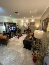 2098 NE 167th St in North Miami Beach, FL - Building Photo - Building Photo