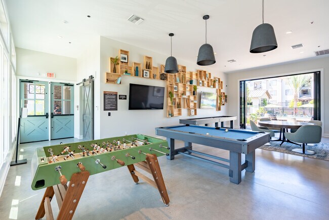 The Vineyards Apartments in Porter Ranch, CA - Foto de edificio - Interior Photo