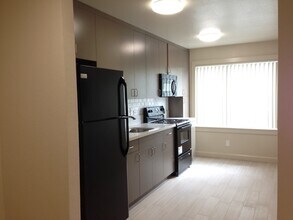 2398 Parker St, Unit 7 in Berkeley, CA - Foto de edificio - Building Photo