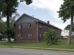 88-92 4th Ave in Huntington Station, NY - Building Photo - Building Photo