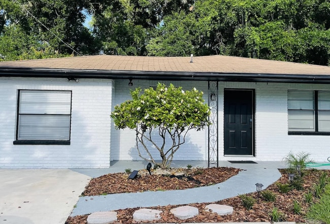 property at 4005 N Glen Ave