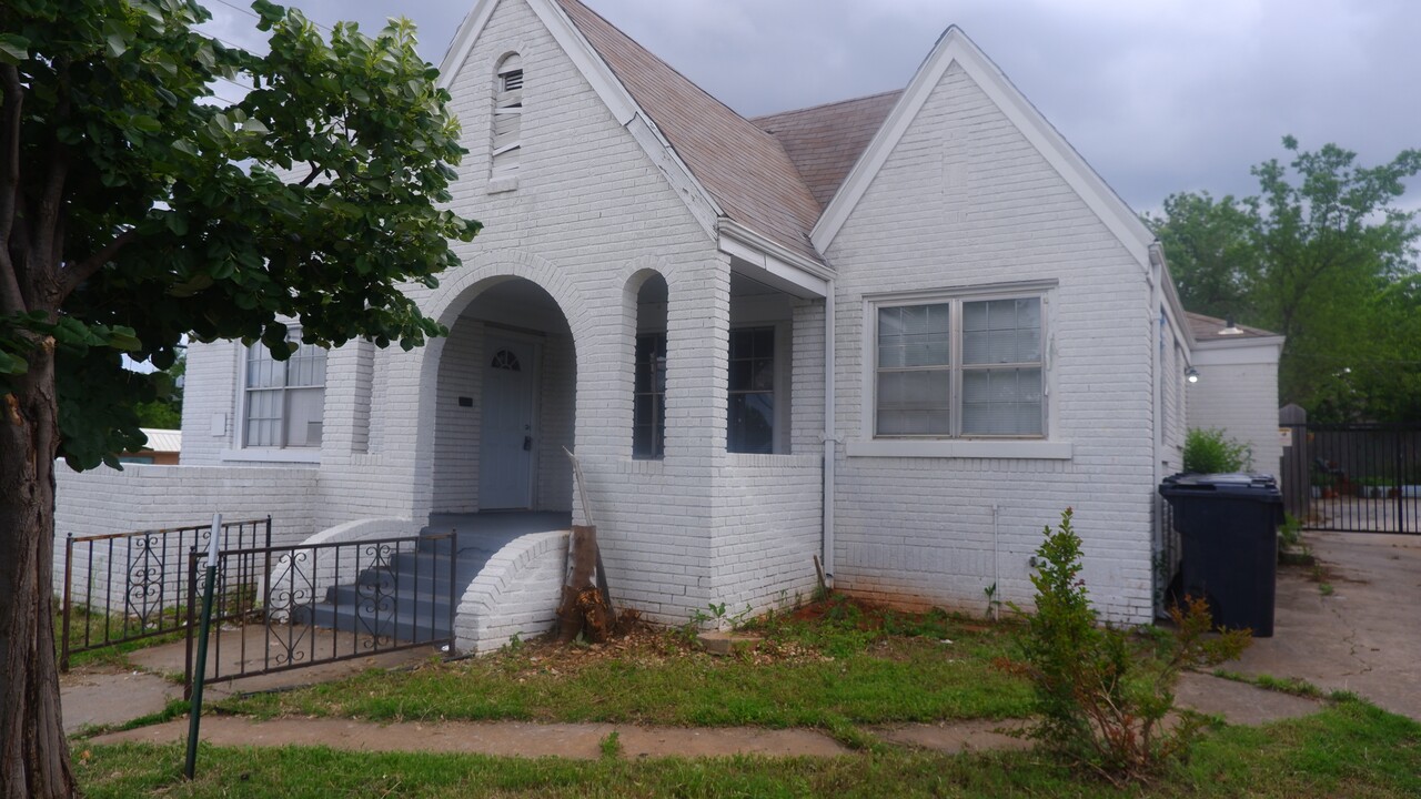 2100 NW 27th St in Oklahoma City, OK - Building Photo