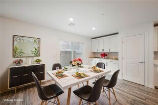 376 Yellow Finch Ln in Henderson, NV - Building Photo
