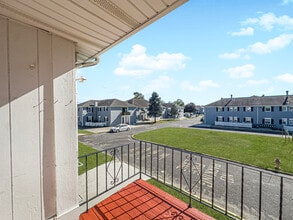 Brick Estates Apartment Homes in Brick, NJ - Foto de edificio - Building Photo