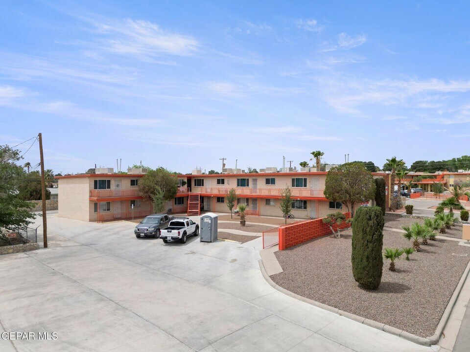 9416 Montrose Ct in El Paso, TX - Building Photo