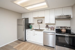 Woodbine Apartments in Cuyahoga Falls, OH - Building Photo