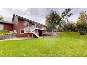 122 Ridge Rd in New London, MN - Building Photo - Building Photo
