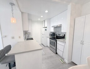 222 S Central Ave, Unit 212 in Los Angeles, CA - Foto de edificio - Building Photo