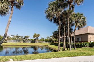 2641 NE Ocean Blvd in Stuart, FL - Foto de edificio - Building Photo