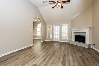 7730 Shadow Fork Ln in Arlington, TN - Foto de edificio - Building Photo