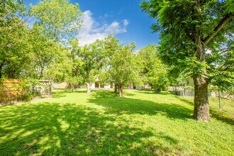 414 Mill St in San Marcos, TX - Foto de edificio - Building Photo