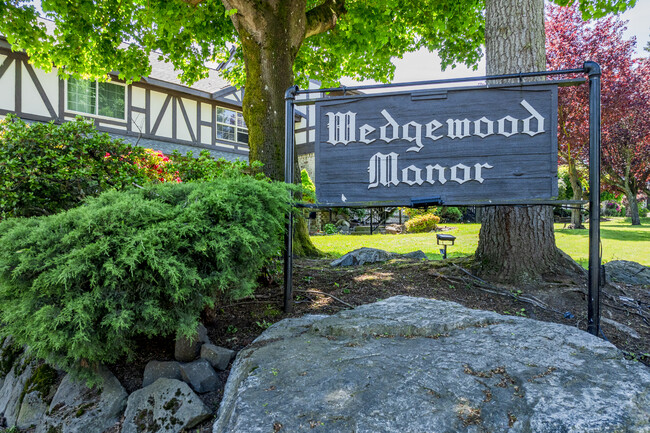 Wedgewood Manor in Seatac, WA - Building Photo - Building Photo