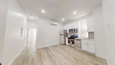 5703 W Girard Ave in Philadelphia, PA - Building Photo - Building Photo