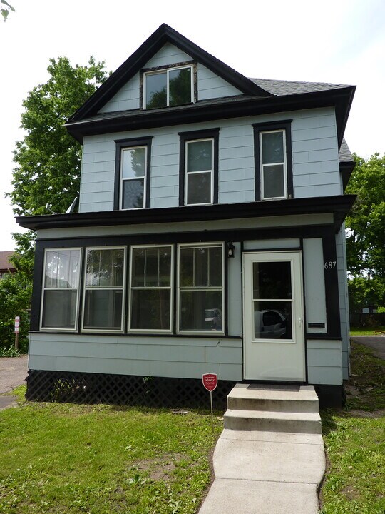 687 5th St E, Unit Apt. #1 in St. Paul, MN - Building Photo