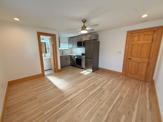 121 18th Ave N