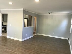 27 Division Ave in Levittown, NY - Building Photo - Building Photo