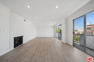 333 S Elm Dr in Beverly Hills, CA - Building Photo - Building Photo