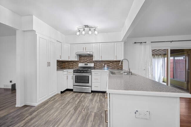 2243 Common Rd in Warren, MI - Building Photo - Building Photo