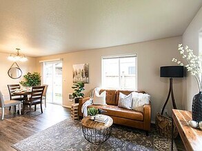 210 Park Pl in Sisters, OR - Building Photo - Building Photo