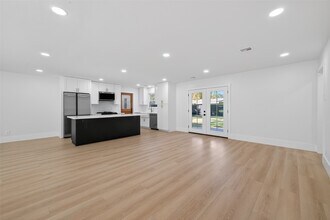 9770 Cedardale Dr in Houston, TX - Building Photo - Building Photo